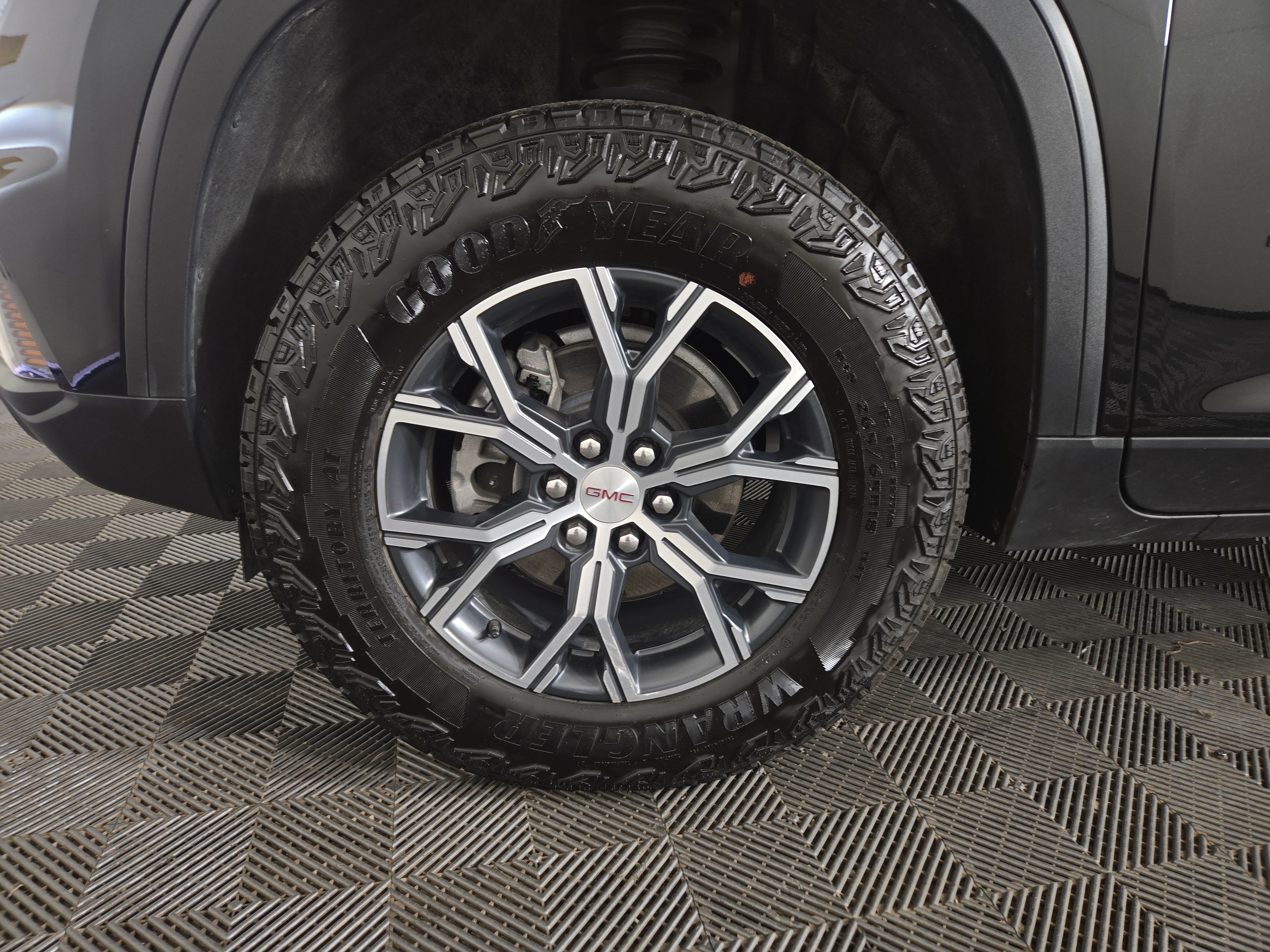 Certified 2025 GMC Acadia AT4 AWD/4WD image 34