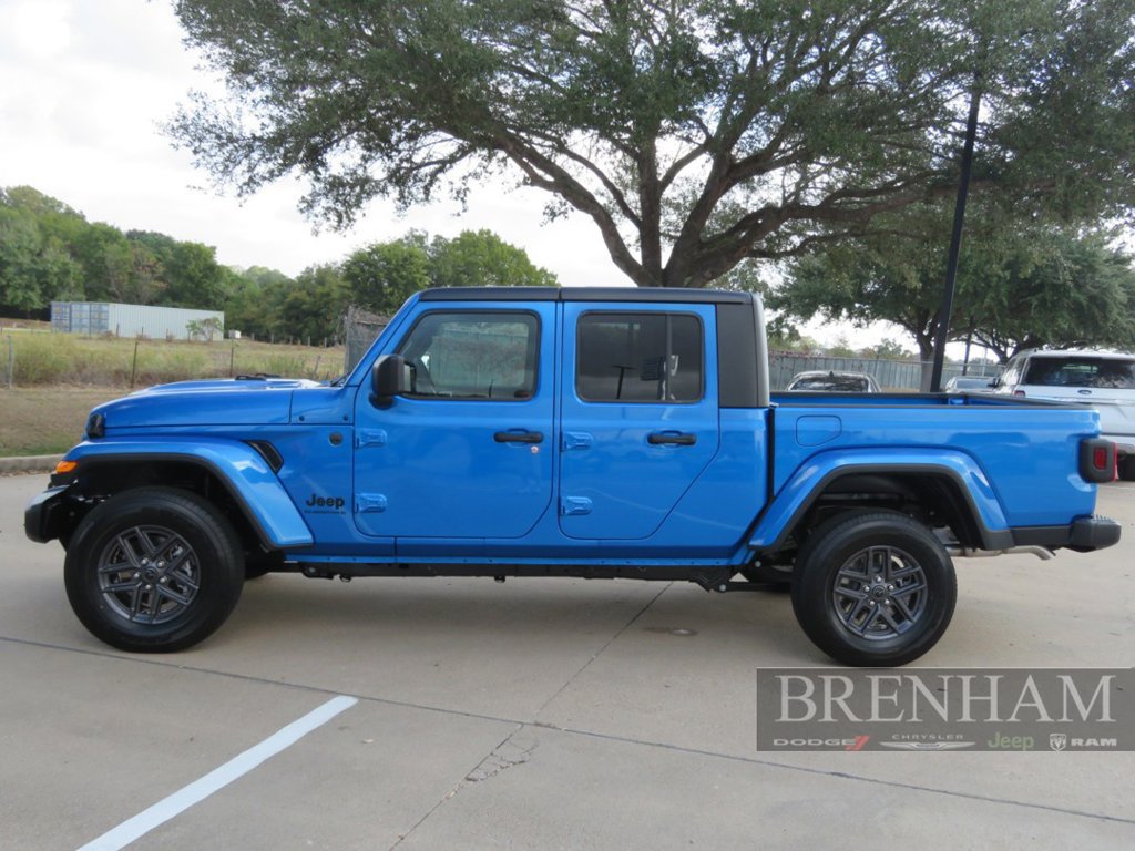 Used 2025 Jeep Gladiator Sport AWD/4WD image 5