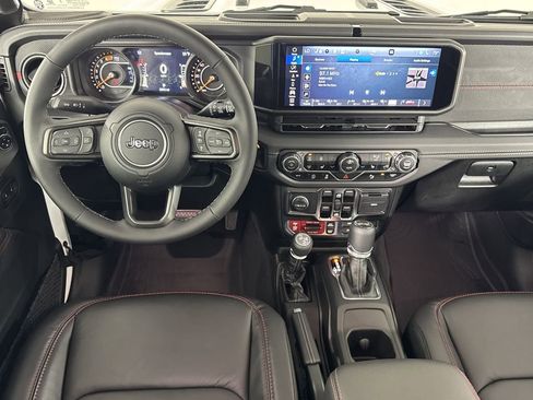 Used 2025 Jeep Wrangler Unlimited Rubicon image 20