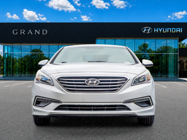 Used 2015 Hyundai Sonata SE w/ Option Group 09 FWD image 9