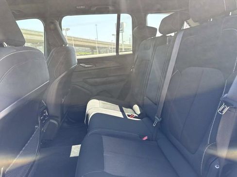 Used 2024 Jeep Grand Cherokee Laredo X w/ Luxury Tech Group I AWD/4WD image 16