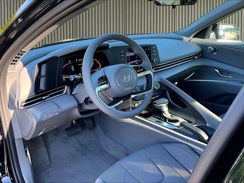 New 2026 Hyundai Elantra SE FWD image 7