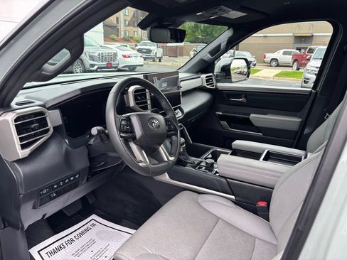 Used 2025 Toyota Tundra Limited AWD/4WD image 12