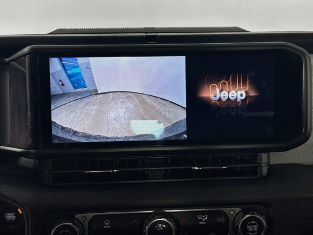 Used 2024 Jeep Wrangler Unlimited AWD/4WD image 17