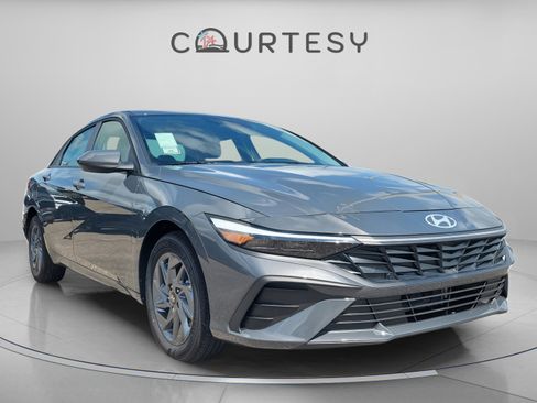 New 2025 Hyundai Elantra Blue image 4