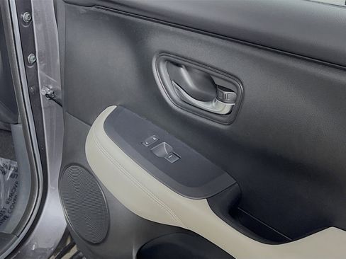 Used 2023 Honda HR-V LX image 32