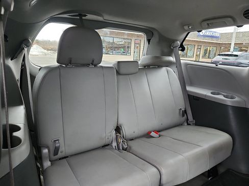 Used 2018 Toyota Sienna XLE Premium image 34