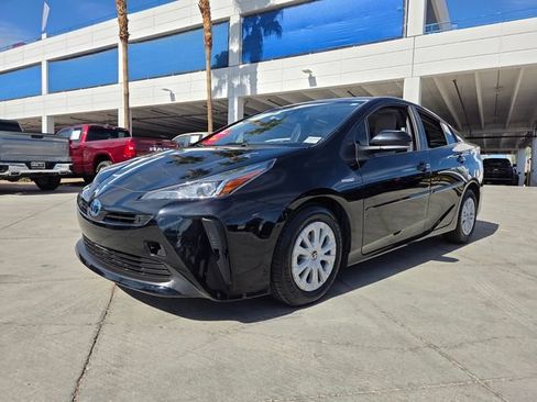 Used 2021 Toyota Prius LE FWD image 2