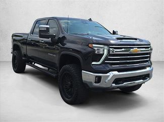 Used 2024 Chevrolet Silverado 2500 LTZ AWD/4WD video 3