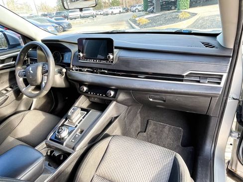 Used 2022 Mitsubishi Outlander ES FWD image 9