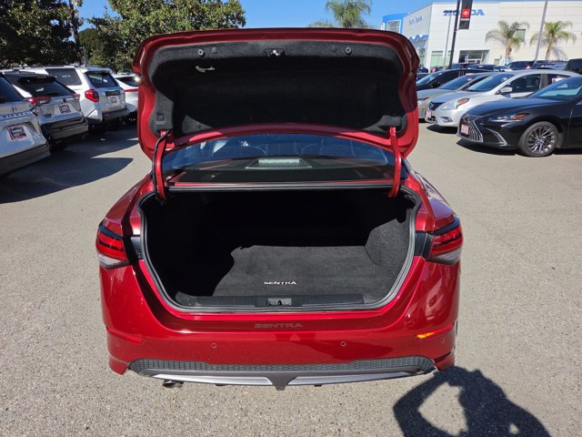 Used 2022 Nissan Sentra SR w/ SR Premium Package FWD image 6