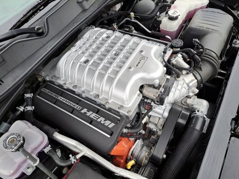 Used 2017 Dodge Challenger SRT Hellcat image 28