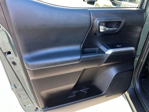 Used 2021 Toyota Tacoma Limited AWD/4WD image 6