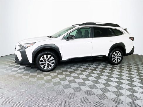 Certified 2025 Subaru Outback Premium AWD/4WD image 4