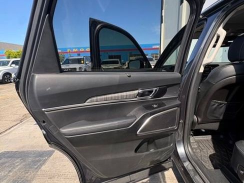 Certified 2024 Kia Telluride EX w/ EX Captain's Chair Package FWD image 13