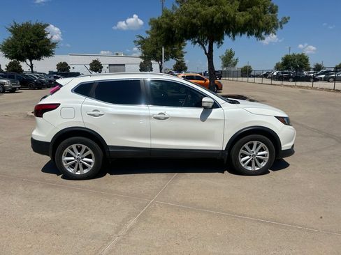 Used 2019 Nissan Rogue Sport SV FWD image 6