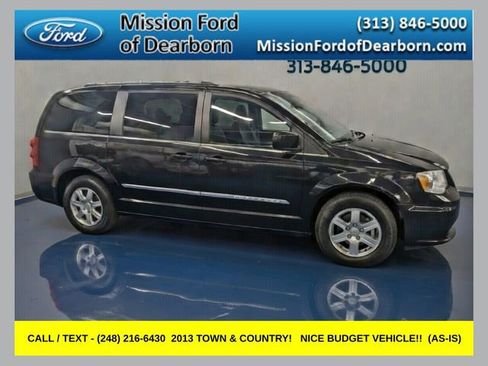 Used 2013 Chrysler Town & Country Touring image 1