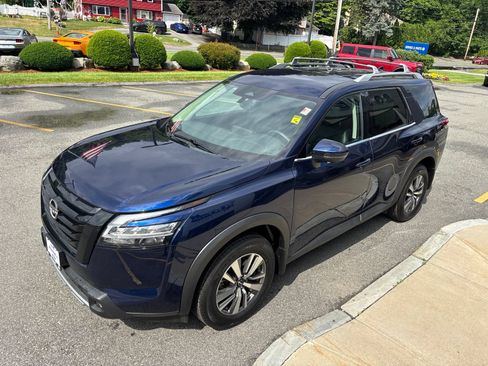 Used 2022 Nissan Pathfinder SL w/ SL Black Package AWD/4WD image 7