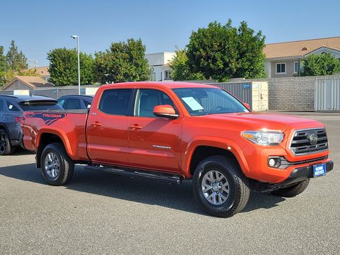Used 2018 Toyota Tacoma SR5 RWD image 26