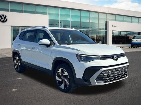 Used 2025 Volkswagen Taos SE w/ Panoramic Sunroof Package image 3