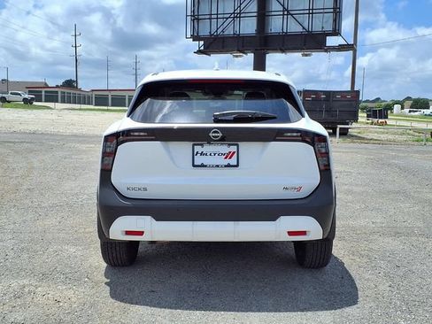 Used 2025 Nissan Kicks SV FWD image 17