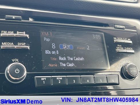 Used 2017 Nissan Rogue SV image 29