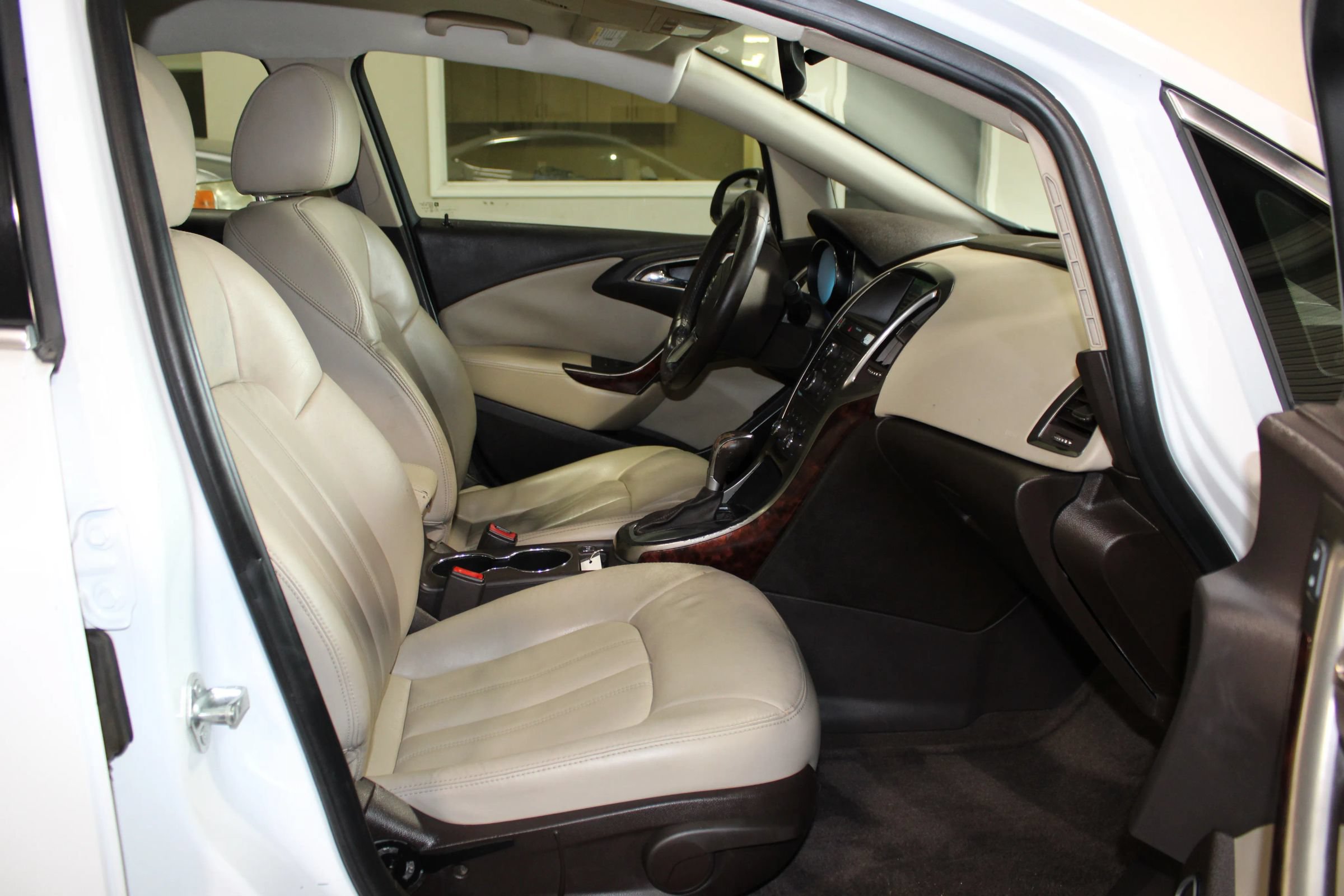 Used 2012 Buick Verano Leather FWD image 23