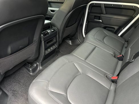 Used 2025 Land Rover Defender 110 S image 26
