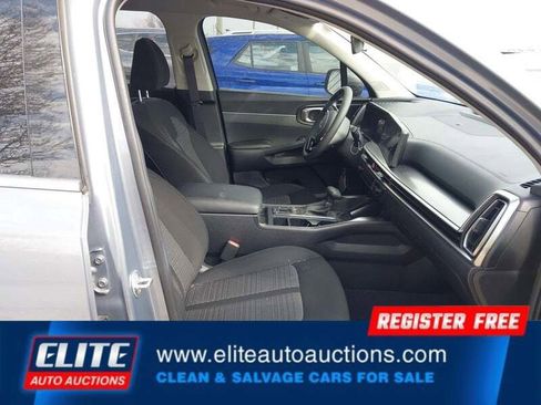Used 2025 Kia Sorento LX FWD image 9