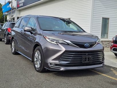 Used 2022 Toyota Sienna Platinum