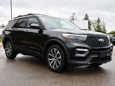 Used 2023 Ford Explorer ST-Line w/ Class IV Trailer Tow Package image 9