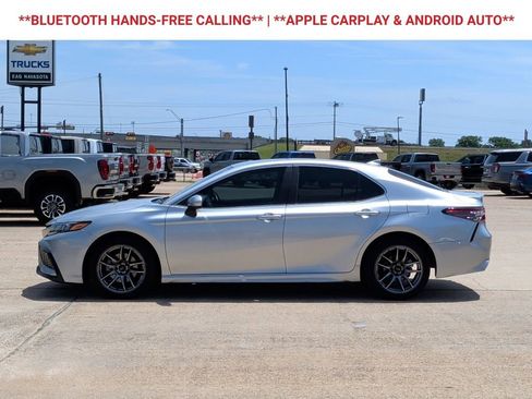 Used 2021 Toyota Camry SE FWD image 3
