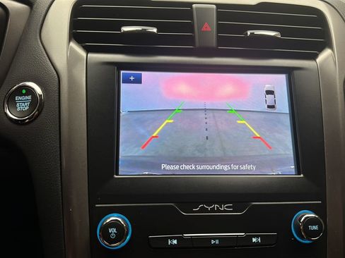 Used 2020 Ford Fusion SE AWD/4WD image 27