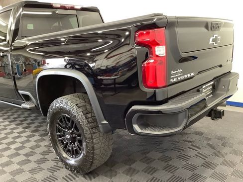 Used 2024 Chevrolet Silverado 2500 ZR2 w/ Technology Package AWD/4WD image 4