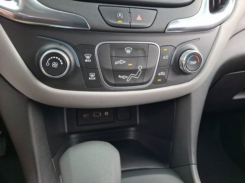 Certified 2022 Chevrolet Equinox LS w/ LS Convenience Package AWD/4WD image 16