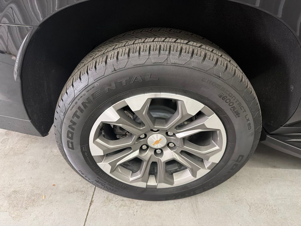 Used 2025 Chevrolet Suburban LS RWD image 25