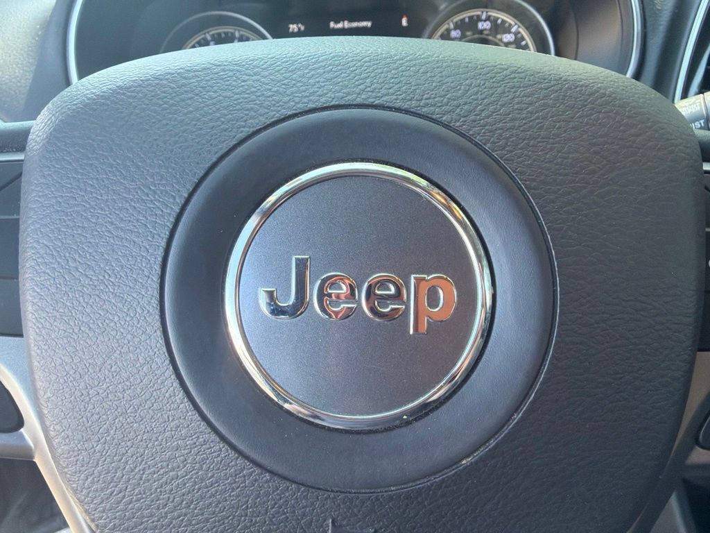 Used 2019 Jeep Cherokee Limited AWD/4WD image 32