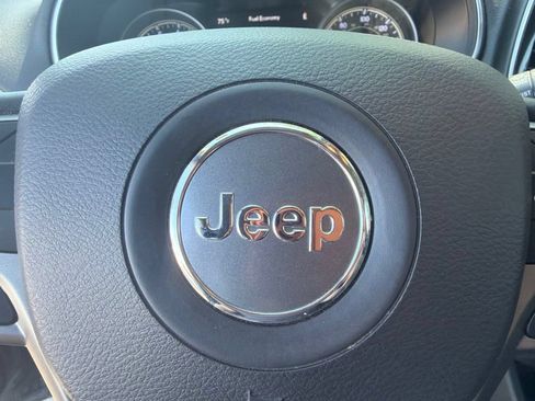 Used 2019 Jeep Cherokee Limited AWD/4WD image 32