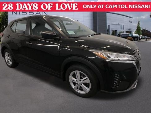 New 2025 Nissan Kicks Play S image 1