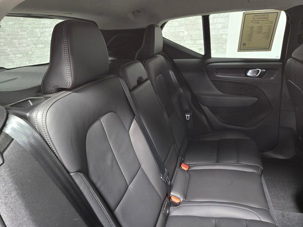 Used 2023 Volvo XC40 B5 Core w/ Climate Package AWD/4WD image 47