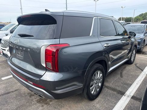 Used 2024 Hyundai Palisade SEL FWD image 2