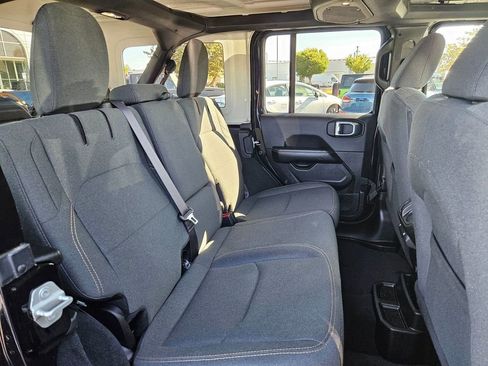 Used 2024 Jeep Wrangler Unlimited Sahara image 34