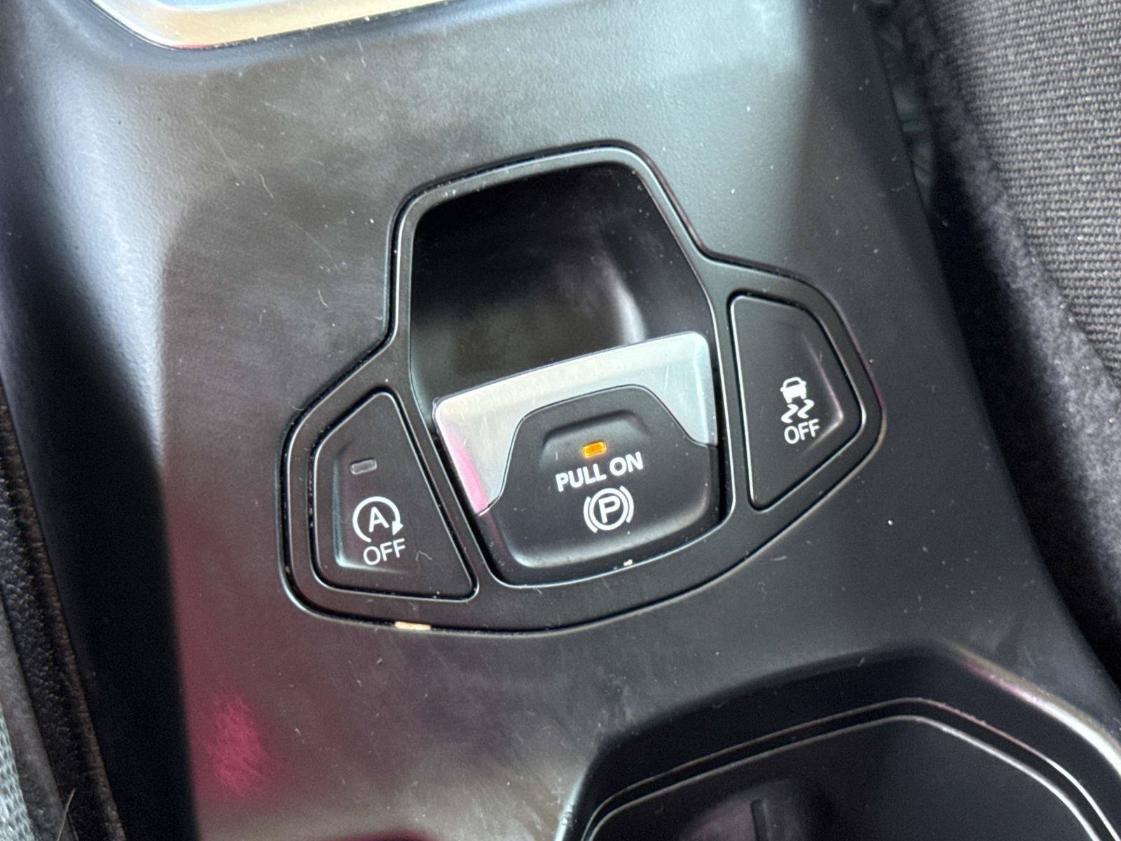 Certified 2023 Jeep Renegade Latitude AWD/4WD image 30