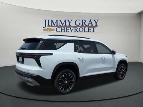 New 2026 Chevrolet Traverse LT w/ Sun and Wheel Package FWD image 5