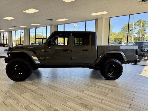 Used 2020 Jeep Gladiator Overland image 4