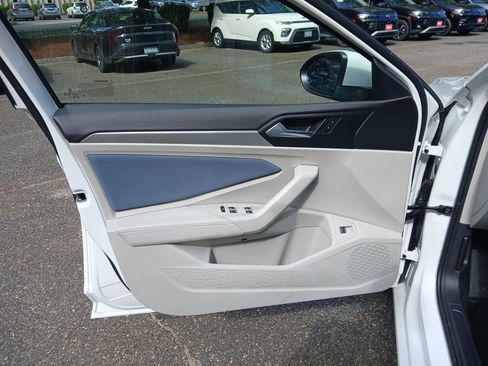New 2025 Volkswagen Jetta SE image 10