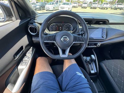 Used 2018 Nissan Kicks SR FWD image 31