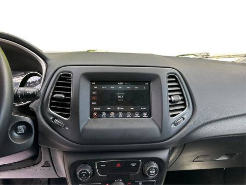 Used 2020 Jeep Compass Latitude AWD/4WD image 16