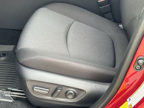 Used 2025 Toyota RAV4 XLE AWD/4WD image 13