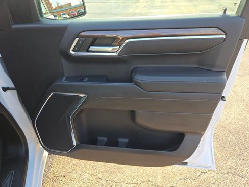 Used 2022 Chevrolet Silverado 1500 LT AWD/4WD image 5